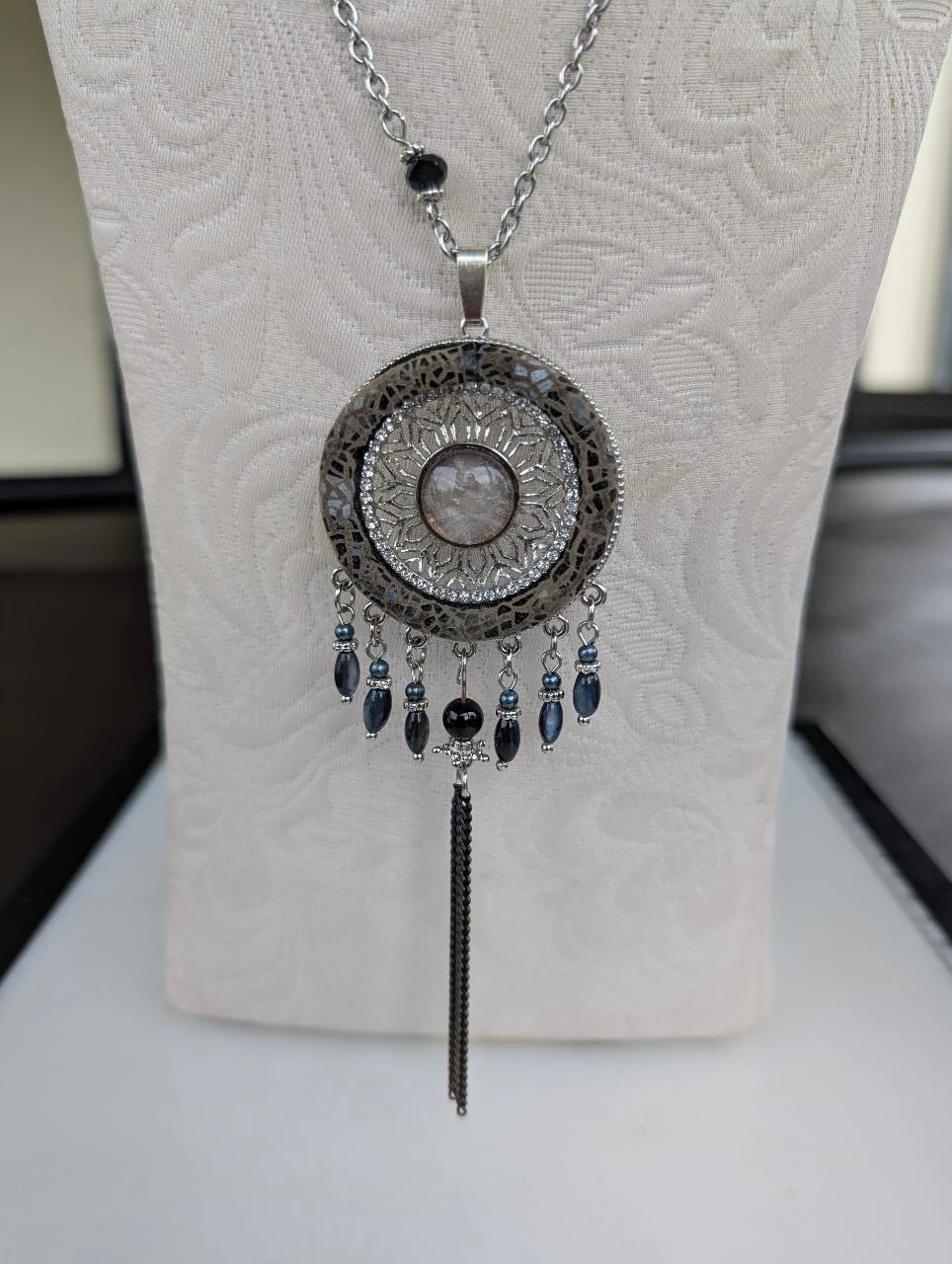 Sautoir sur chaine argentée avec pendentif de 12 cm PA1003